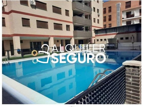 Foto 2 de Alquiler de piso en Puerta de Murcia - Colegios de 1 habitación con piscina y garaje