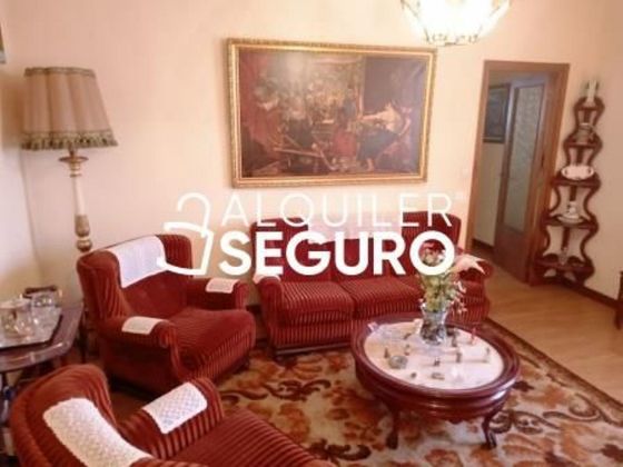 Foto 2 de Pis en lloguer a Centro - Vitoria-Gasteiz de 4 habitacions amb terrassa i calefacció