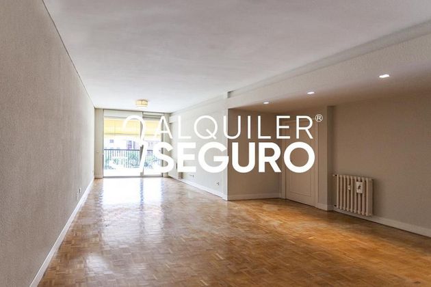 Foto 2 de Piso en alquiler en Nuevos Ministerios - Ríos Rosas de 3 habitaciones con terraza y jardín