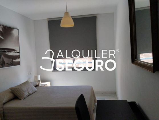 Foto 1 de Alquiler de piso en Carlos Haya de 3 habitaciones con terraza y muebles