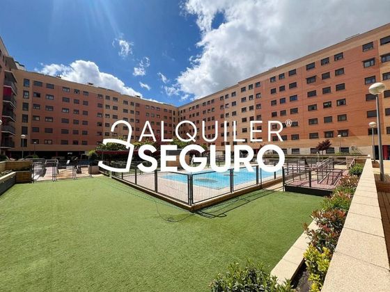 Foto 2 de Piso en alquiler en Rivas Urbanizaciones de 3 habitaciones con terraza y piscina