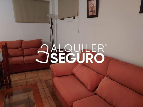 Foto 2 de Pis en lloguer a El Molinillo - Capuchinos de 2 habitacions amb terrassa i mobles