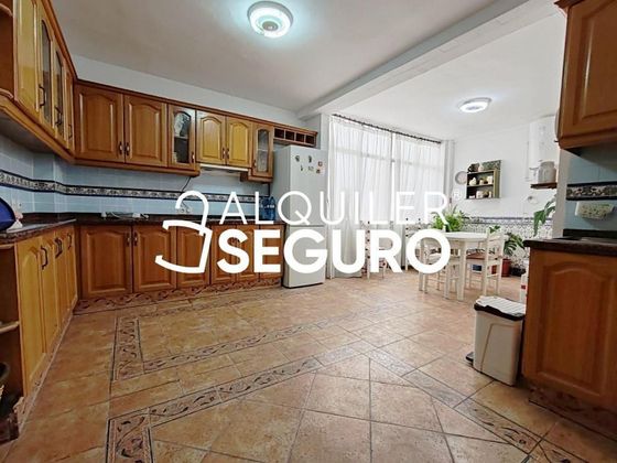 Foto 2 de Pis en lloguer a Ensanche - Diputación de 3 habitacions amb terrassa i mobles