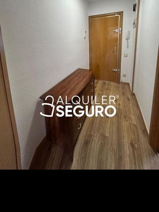 Foto 2 de Alquiler de piso en Reyes Católicos de 3 habitaciones con terraza y muebles