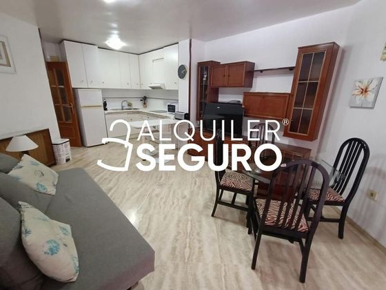 Foto 1 de Pis en lloguer a Benalúa de 1 habitació amb mobles i aire acondicionat