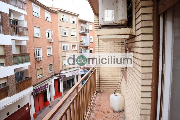 Foto 2 de Piso en venta en Delicias de 2 habitaciones con terraza y balcón