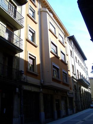 Foto 1 de Venta de piso en calle Barrenkalea de 2 habitaciones con calefacción y ascensor
