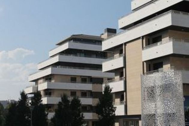 Foto 2 de Venta de piso en calle Errotaritxuena Auzunea de 3 habitaciones con terraza y garaje