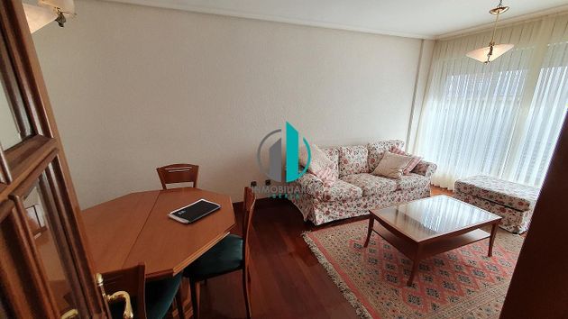 Foto 2 de Alquiler de piso en Centro - Logroño de 2 habitaciones con muebles y balcón