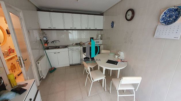 Foto 2 de Venta de casa adosada en Galilea de 5 habitaciones con terraza y garaje