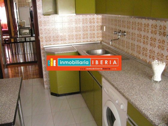Foto 2 de Pis en venda a Viana de 4 habitacions amb terrassa i calefacció