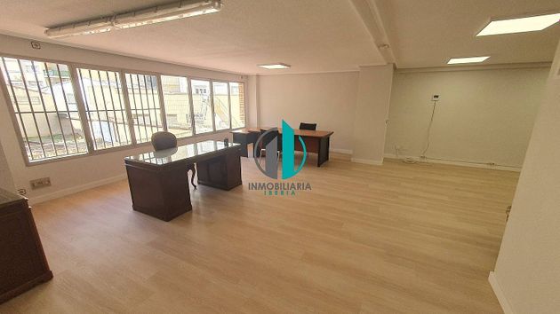 Foto 1 de Oficina en alquiler en calle Gran Via Juan Carlos I de 145 m²