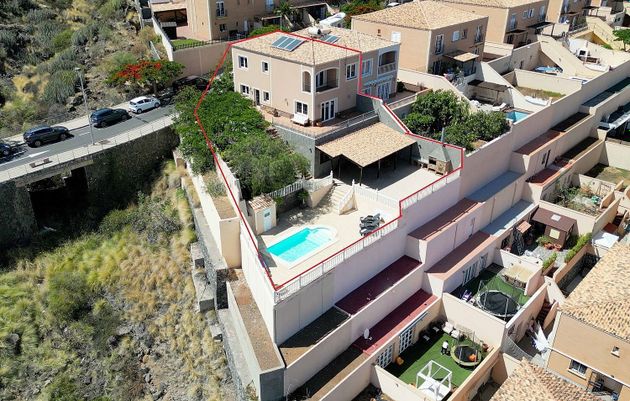 Foto 1 de Venta de chalet en avenida Del Pacífico de 4 habitaciones con terraza y piscina
