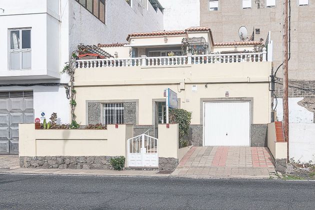 Foto 1 de Chalet en venta en Almatriche de 6 habitaciones con terraza y garaje