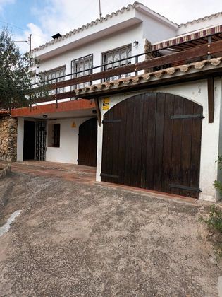Foto 1 de Chalet en venta en Castellet i la Gornal de 4 habitaciones con terraza y piscina