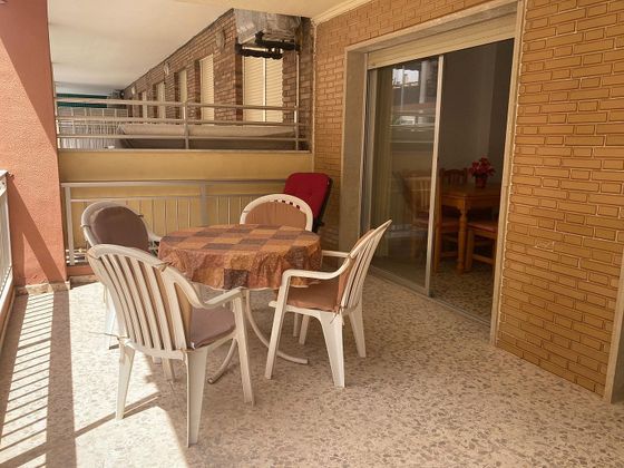 Foto 2 de Venta de piso en Guardamar Playa de 3 habitaciones con terraza y balcón