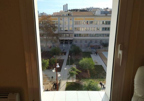 Foto 2 de Estudi en venda a El Raval amb terrassa i balcó
