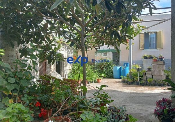 Foto 1 de Casa en venda a plaza El Farrobo de 3 habitacions amb jardí