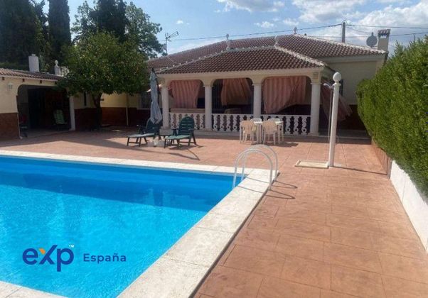 Foto 2 de Venta de casa en calle Cvado del Moro Cabra de 4 habitaciones con terraza y piscina