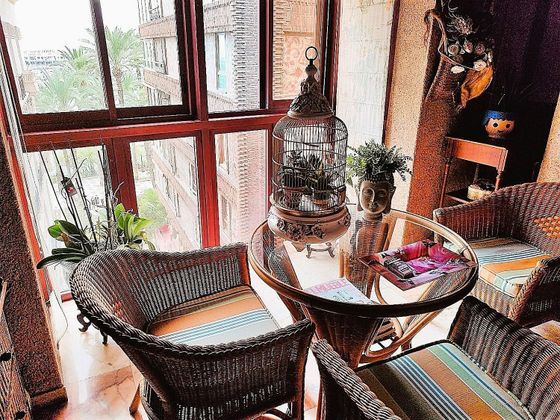Foto 2 de Pis en venda a calle San Fernando de 5 habitacions amb terrassa i balcó
