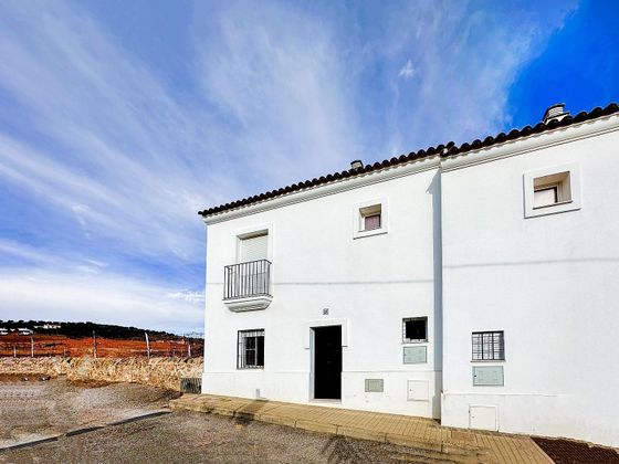 Foto 1 de Casa en venda a Alanís de 4 habitacions amb terrassa