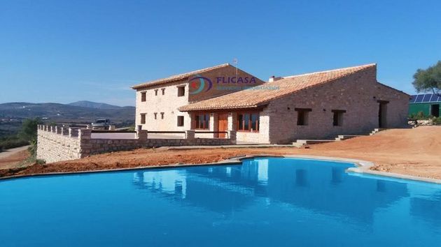 Foto 1 de Casa rural en venda a Salzadella (la) de 6 habitacions amb terrassa i piscina