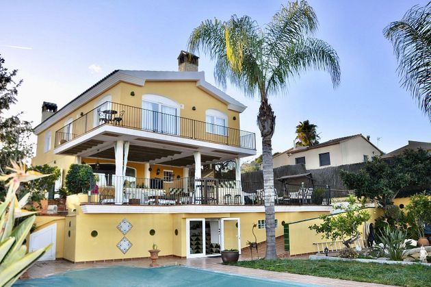 Foto 1 de Chalet en venta en Costa Cunit - Els Jardins - Els  Rosers de 5 habitaciones con terraza y piscina