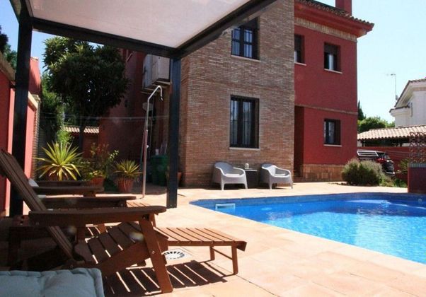 Foto 1 de Chalet en alquiler en Simon Verde de 5 habitaciones con terraza y piscina
