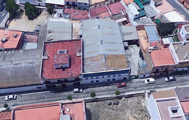 Foto 2 de Nau en venda a calle Puebla del Río de 710 m²