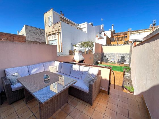 Foto 1 de Casa adossada en venda a Centre - Sant Quirze del Vallès de 3 habitacions amb terrassa i jardí