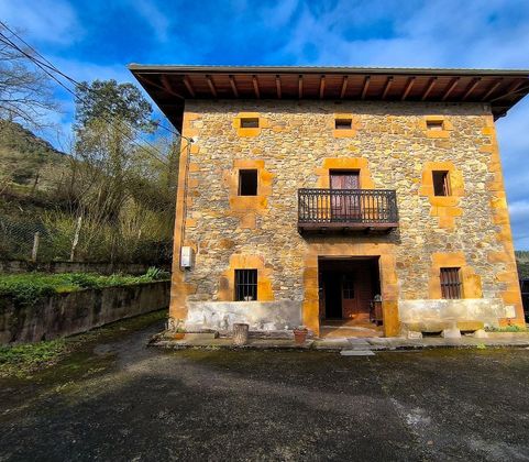 Foto 1 de Casa rural en venda a Galdames de 6 habitacions amb terrassa i piscina