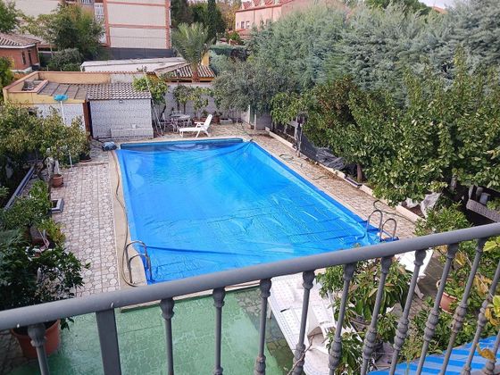Foto 1 de Chalet en venta en Sevilla la Nueva de 5 habitaciones con terraza y piscina