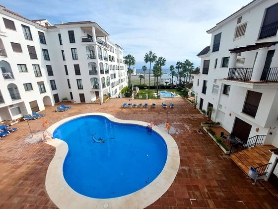 Foto 1 de Àtic en venda a Puerto de la Duquesa de 2 habitacions amb terrassa i piscina