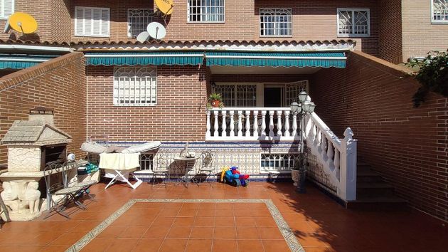 Foto 2 de Venta de casa en Valderas - Los Castillos de 4 habitaciones con terraza y piscina