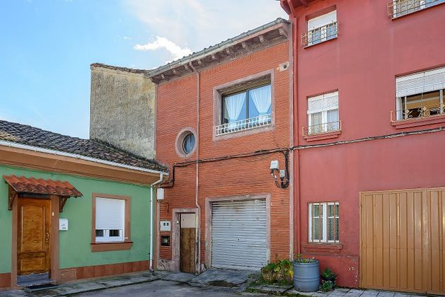 Foto 1 de Casa adosada en venta en Riaño - Los Barros de 4 habitaciones con terraza y garaje