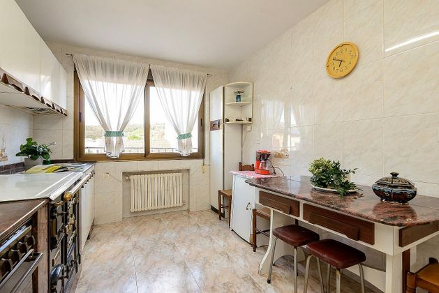 Foto 2 de Casa adossada en venda a Riaño - Los Barros de 4 habitacions amb terrassa i garatge