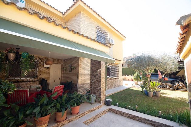 Foto 1 de Xalet en venda a Montequinto de 7 habitacions amb terrassa i piscina