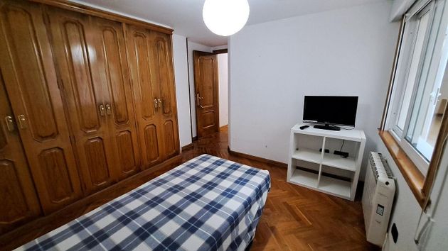 Foto 2 de Alquiler de piso en Monte Alto - Zalaeta - Atocha de 2 habitaciones con garaje y calefacción