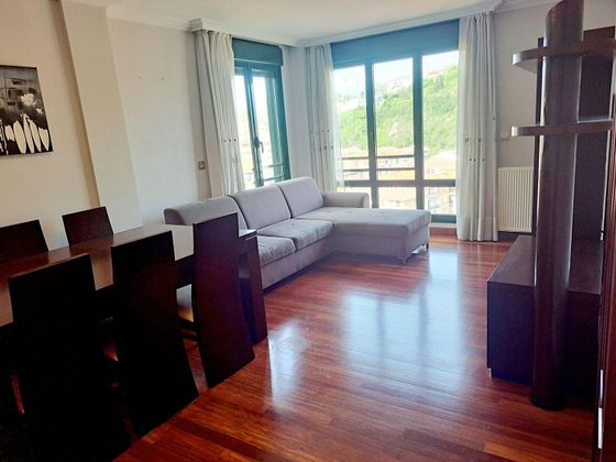 Foto 1 de Piso en venta en Santurtzi de 2 habitaciones con garaje y balcón