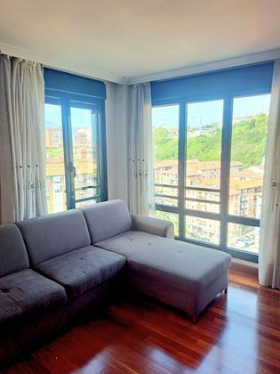 Foto 2 de Piso en venta en Santurtzi de 2 habitaciones con garaje y balcón