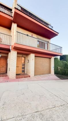 Foto 2 de Casa en venda a calle Vial de la Clau de 4 habitacions amb terrassa i garatge