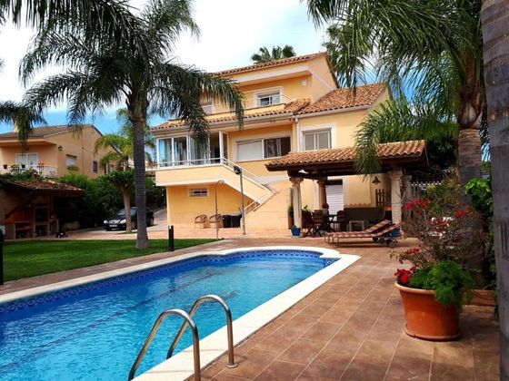Foto 1 de Venta de casa en calle De L'om de 5 habitaciones con terraza y piscina