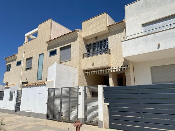Foto 1 de Casa en venta en calle Maestra Julia Pachón de 3 habitaciones con terraza y balcón