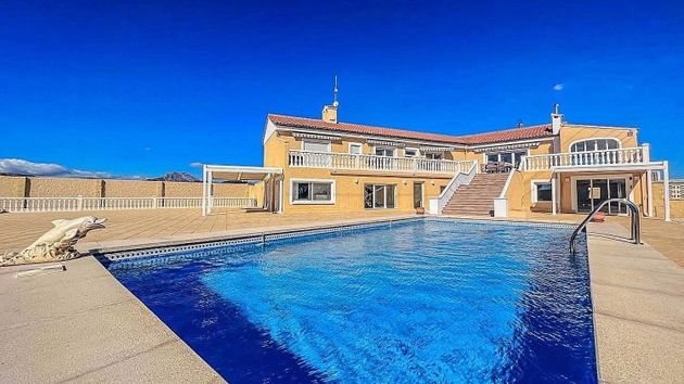 Foto 2 de Chalet en venta en La Huerta de 9 habitaciones con terraza y piscina