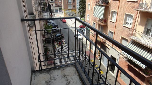 Foto 1 de Pis en venda a Rochapea de 3 habitacions amb garatge i balcó