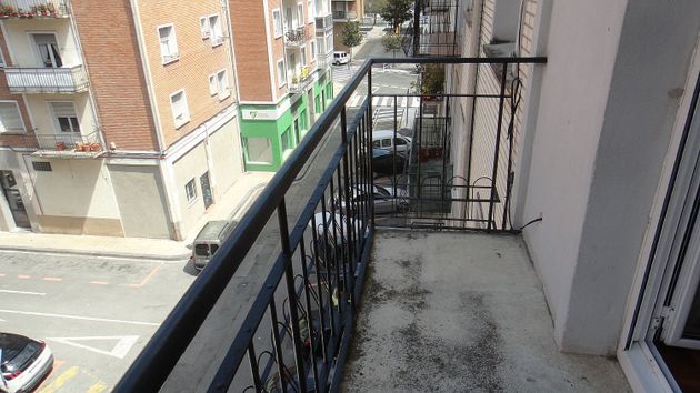 Foto 2 de Venta de piso en Rochapea de 3 habitaciones con garaje y balcón
