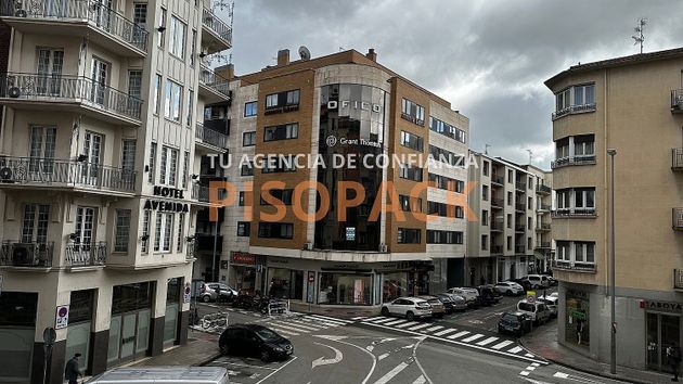 Foto 2 de Pis en venda a Ensanche de 5 habitacions amb terrassa i balcó