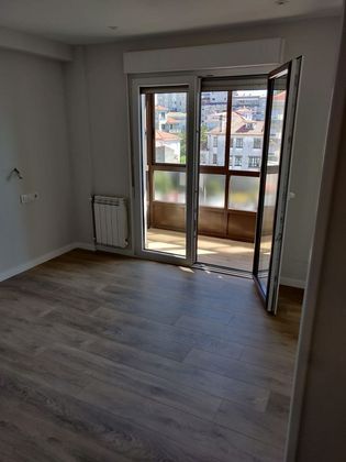 Foto 2 de Piso en alquiler en Ensanche - Sar de 3 habitaciones con balcón y calefacción