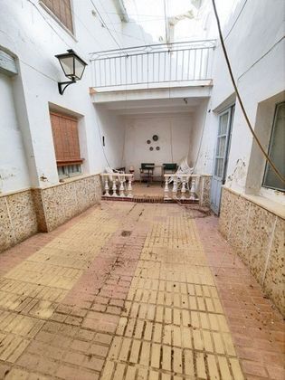 Foto 1 de Chalet en venta en Valdepeñas de 3 habitaciones con terraza y calefacción