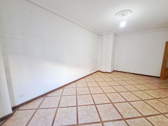 Foto 2 de Pis en venda a Valdepeñas de 4 habitacions amb garatge i calefacció